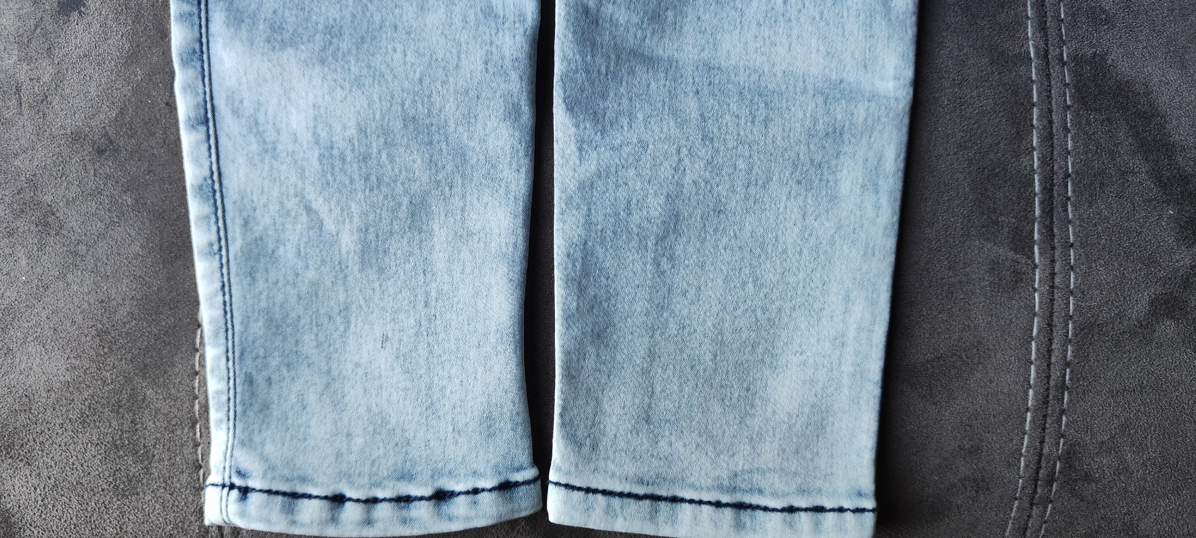 Jean Lujuria azul claro con botones metálicos y diseño exclusivo en cintura