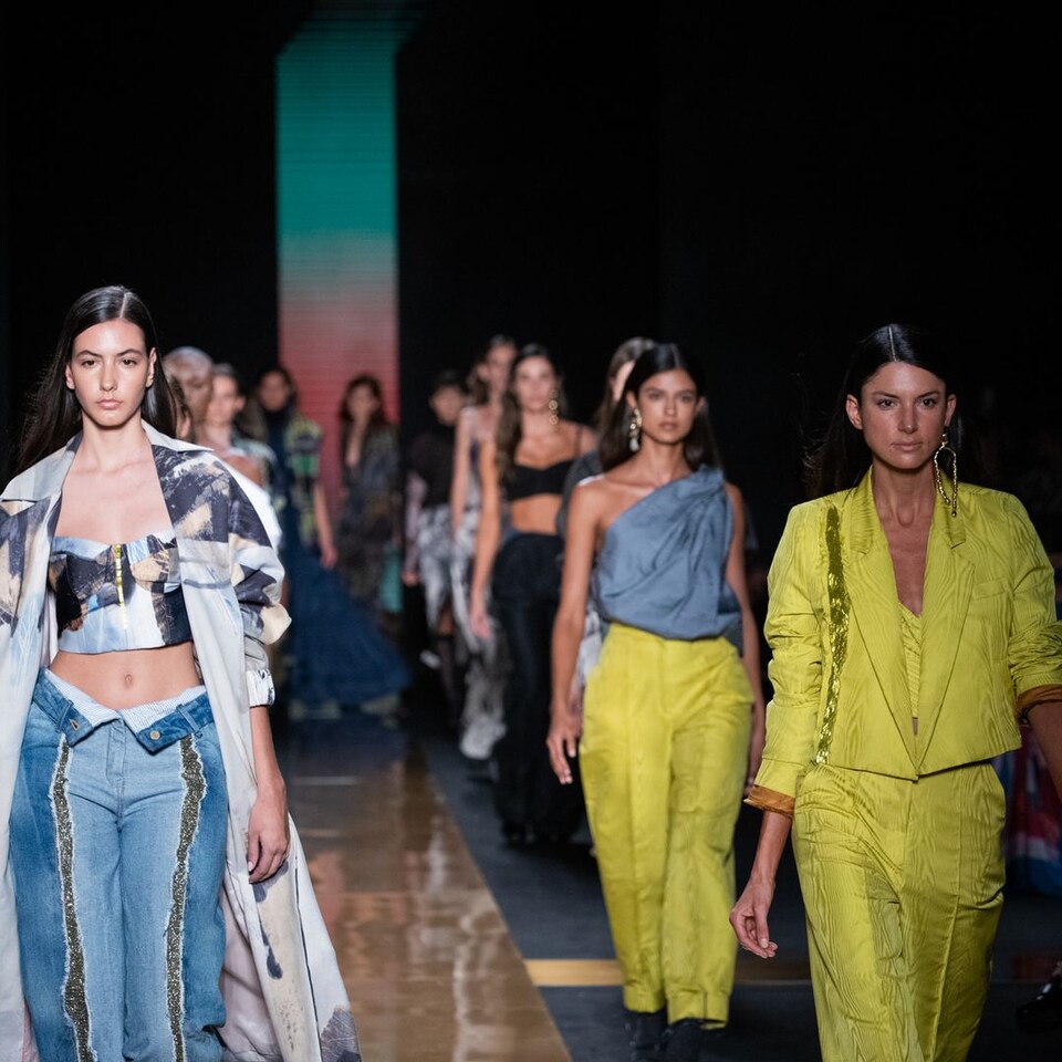 Modelos versátiles en Colombiamoda 2025