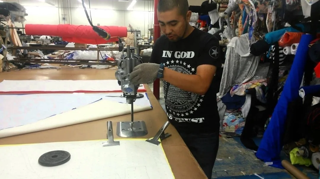 Proceso artesanal jeans Medellín - fabricación colombiana premium