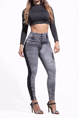 Jeans Levanta Cola Colombiano - Gris con encaje y cristales