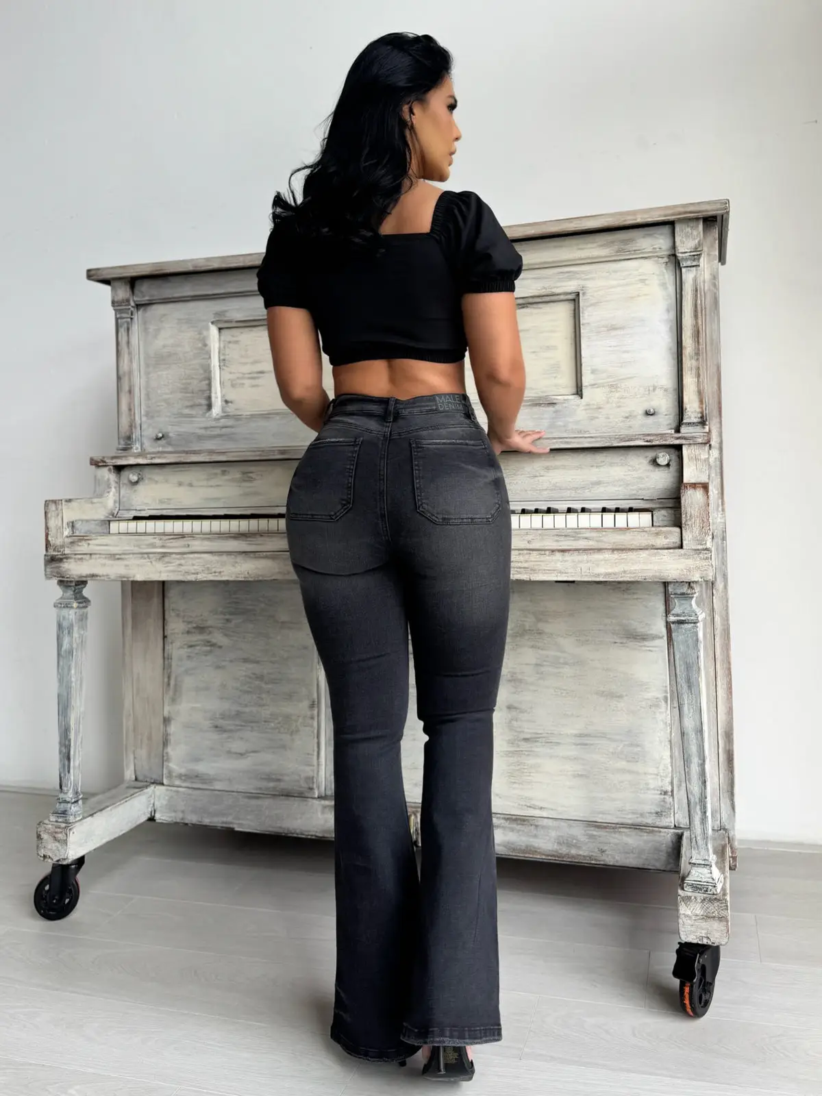 Jeans Levanta Cola vista 3