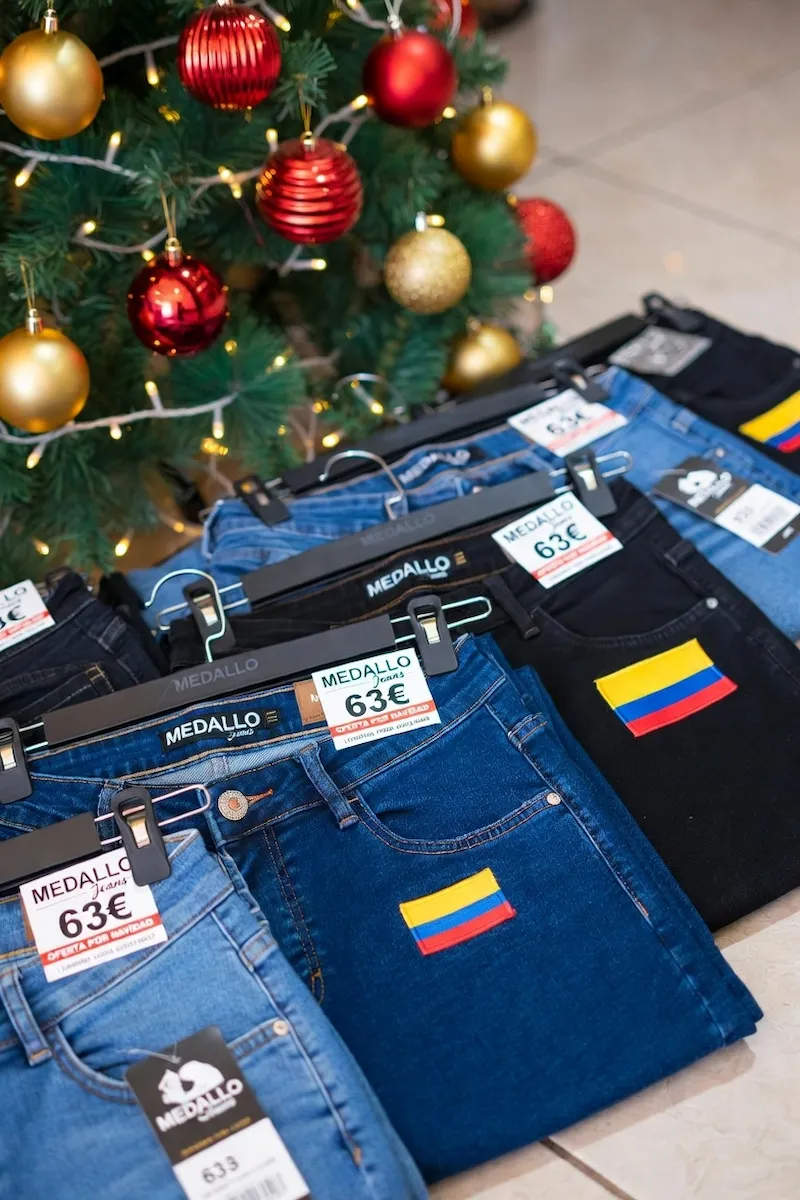 Ofertas especiales en jeans colombianos levanta cola MEDALLO para Navidad - Modelos premium en promoción